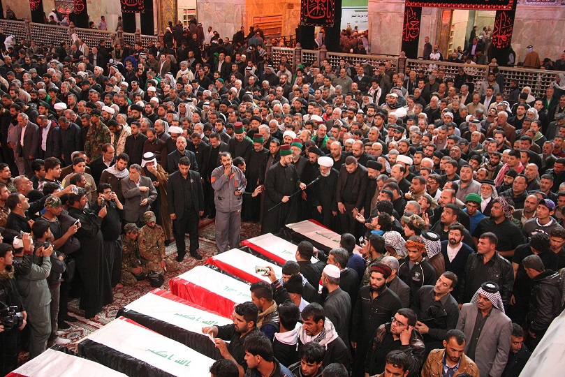 بالصور:كربلاء تشيع جثامين 11 شهيدا من لواء على الاكبر و وكيل المرجعية يصلي عليهم