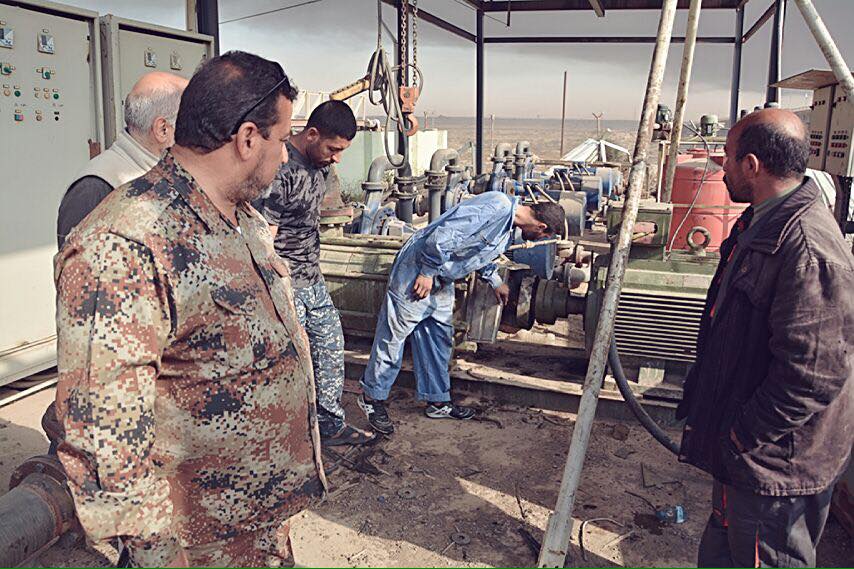 بالصور: فصيل قتالي تابع للعتبة الحسينية يتمكن من اصلاح محطة مياه القيارة غرب الموصل