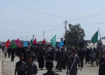 الايرانيون من مناطق مختلفة يقصدون كربلاء مشيا على الاقدام من محافظة ميسان