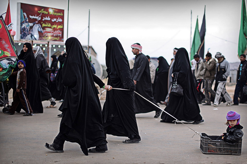 لقطات مصورة حديثة من مسيرة الاربعين الى كربلاء