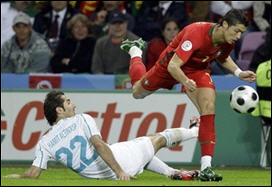 البرتغال تهزم ترکيا بهدفين في بداية مشوارهما بيورو 2008