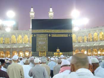 حجاج كربلاء يطالبون بالغاء مبلغ زيادة رسوم سفر الحج  البالغة (1،500) مليون دينار