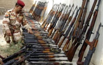 العثور على كميات من الاسلحة مدفونة في حديقة عامة في مدينة الصدر