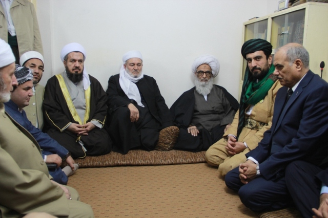 المرجع النجفي يستقبل علماء الموصل واربيل ويدعو الى حماية اللحمة الوطنية من التمزيق والتفرقة(مصور)