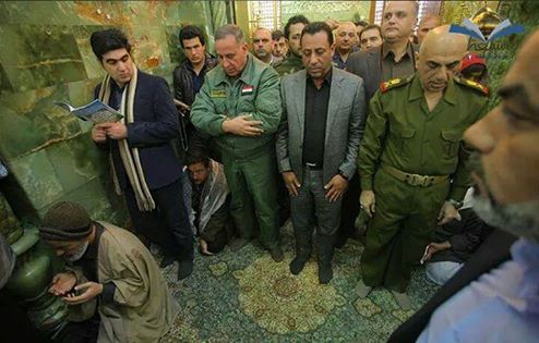 بالصور:وزير الدفاع  في زيارة خاصة الى محافظة النجف الاشرف وزيارة مرقد الامام علي عليه السلام