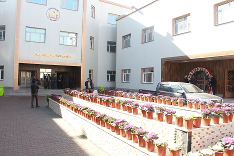 الشيخ عبد المهدي الكربلائي يفتتح مدارس الوارث النموذجية (مصور)