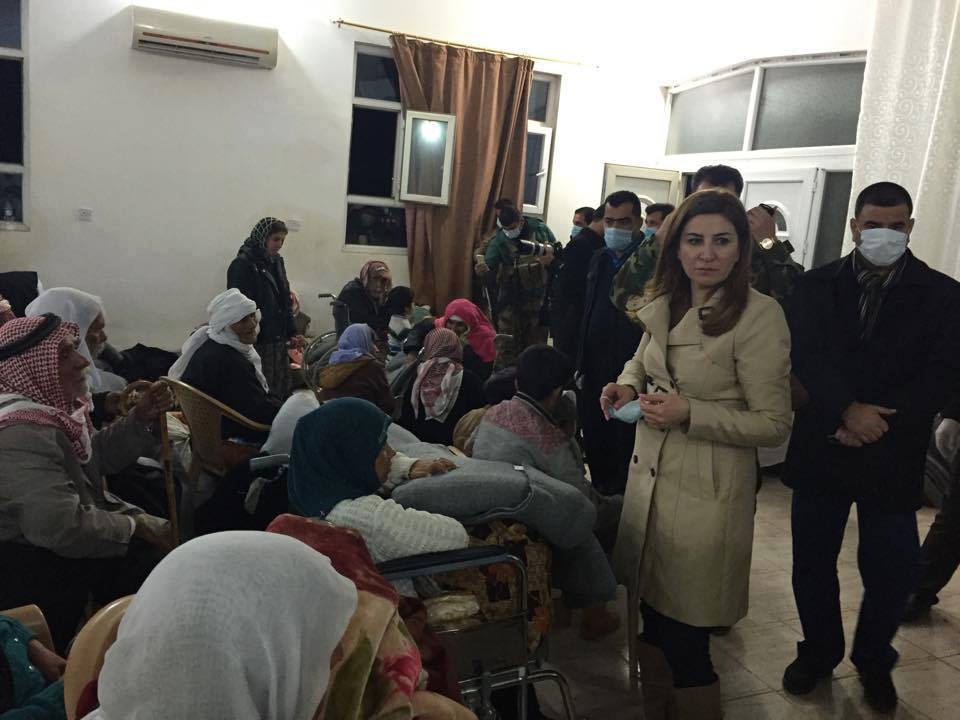 بالصور : وصول اول وجبة من المختطفين والرهائن الايزيدين لدى داعش بعد تحريرهم