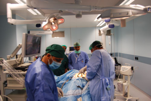 مستشفى السفير بكربلاء ينجح باستخدام احدث الاجهزة الطبية والمتطورة بانقاذ احدى المريضات (مصور)