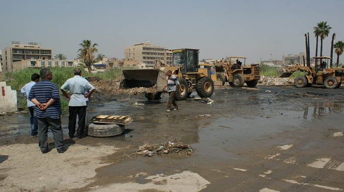 وزارة الداخلية وقيادة عمليات بغداد تنفذان حملة لإزالة المحال والمطاعم والمخازن المخالفة للتعليمات