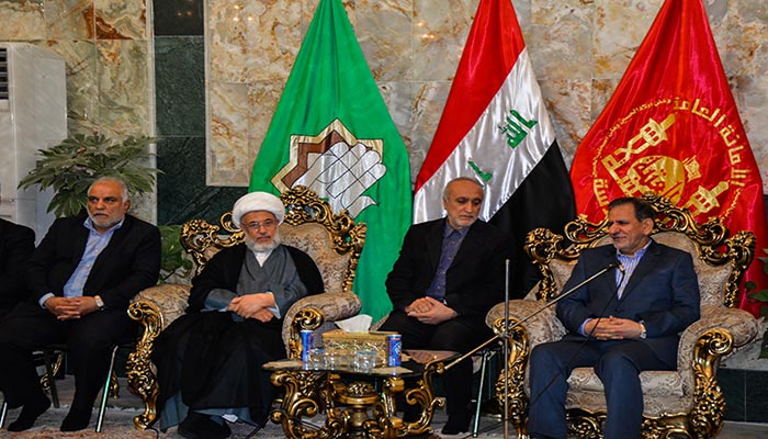 كربلاء :السفير الايراني ومحافظ البنك المركزي الإيراني يزورون مرقد الامام الحسين