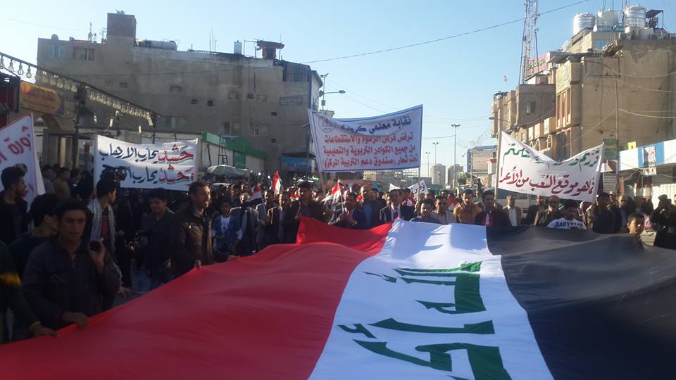 متظاهرو كربلاء يطالبون بكشف الذمم المالية لأعضاء مجلس المحافظة وينددون بنائب حظر للتظاهرة
