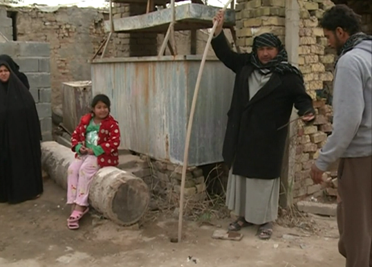 كربلاء:منطقة في ناحية عون  منكوبة لاكثر من 30سنه ويتم استغلالها في اوقات الانتخابات(مصور)