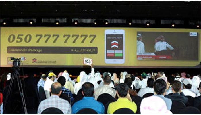 إماراتي يشتري أغلى رقم هاتف في العالم بـ 2.2  مليون دولار