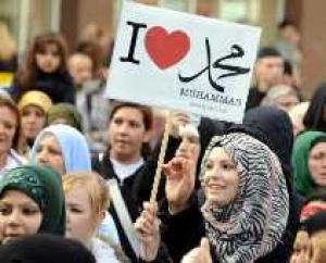 قيادات مسلمة تتهم بريطانيا بـ"تجريم الإسلام"