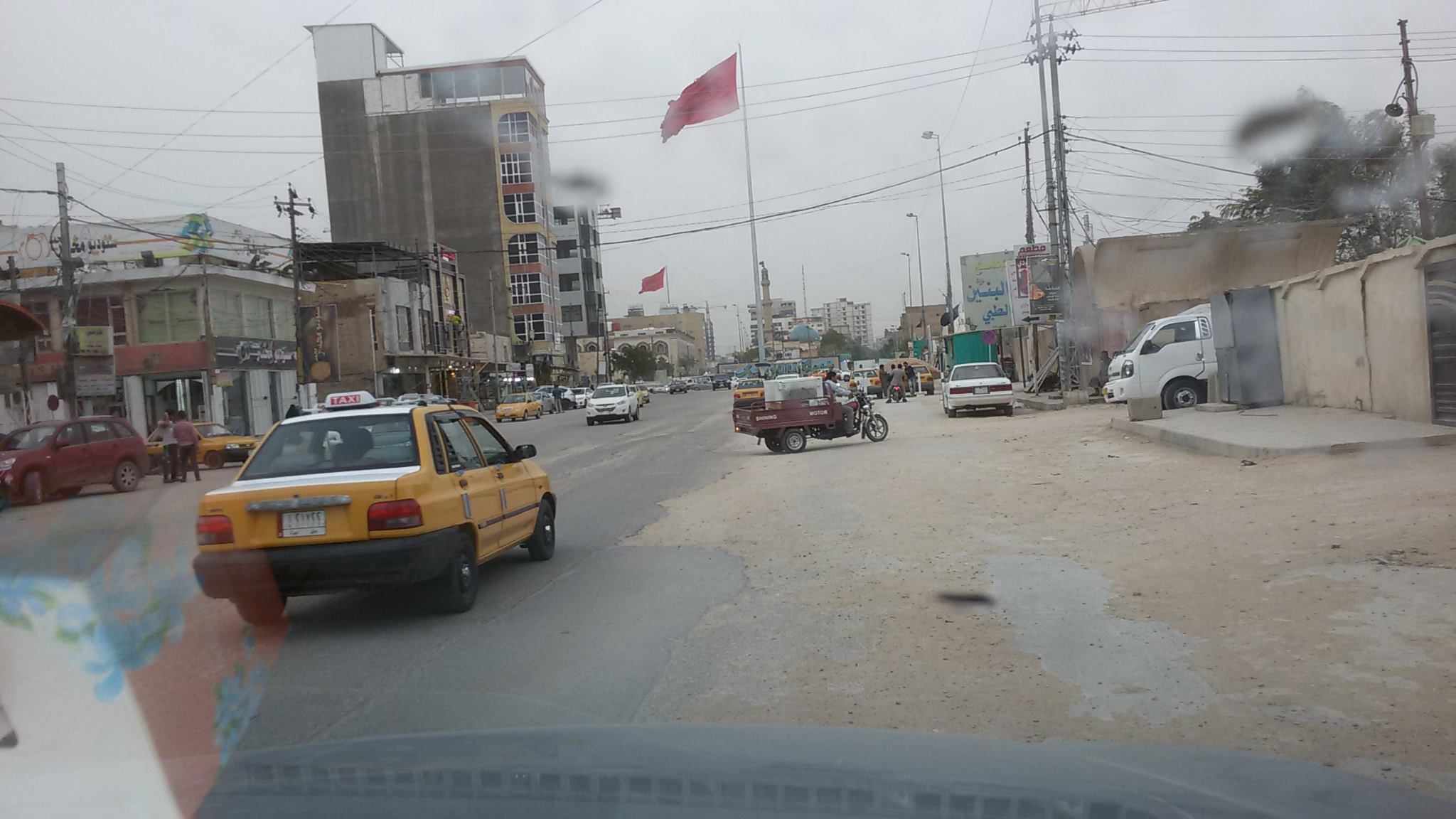 بالصور:معاناة مواطني كربلاء من شارع حي البلدية الذي يقع بالقرب من مجلس محافظة كربلاء