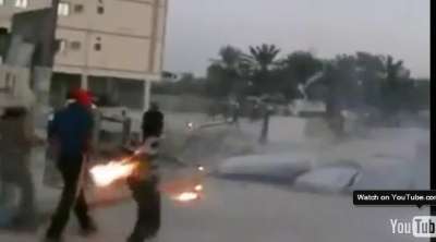 صحيفة "الثورة القطرية" تنشر فيديو لاشتباكات بين المواطنين وقوات الامن القطرية