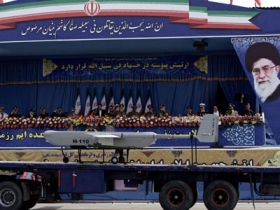 إيران تزيح الستار عن طائرة بدون طيار لا ترصدها أجهزة الرادار