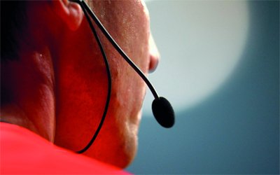 حكام الملاعب العراقية يستخدمون الاتصال اللاسلكي فيما بينهم  في الملاعب لاول مرة