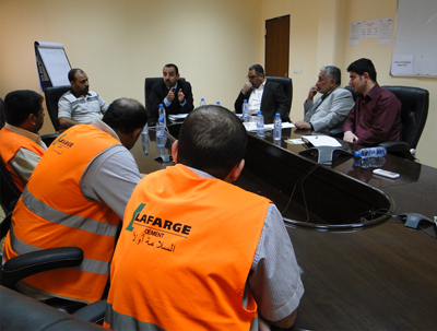 بعد مفاوضات رسمية..موظفو معمل سمنت كربلاء يحققون مطالبهم بأحتساب 85% من الحوافز (مصور)