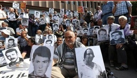 الحكم بالسجن مدى الحياة على رئيس تركي وجنرال سابقين