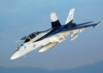 الطائرات الامريكية اف 18 تبدأ استطلاع أجواء العراق