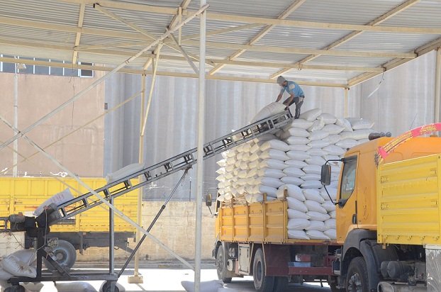 توزيع مفردات التموينية على 14 الف اسرة  نازحة إلى كربلاء