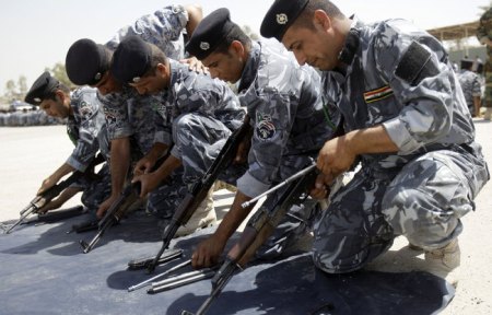 اكثر من خمسة وعشرون ألف مقاتل متطوع في كربلاء (مصور)