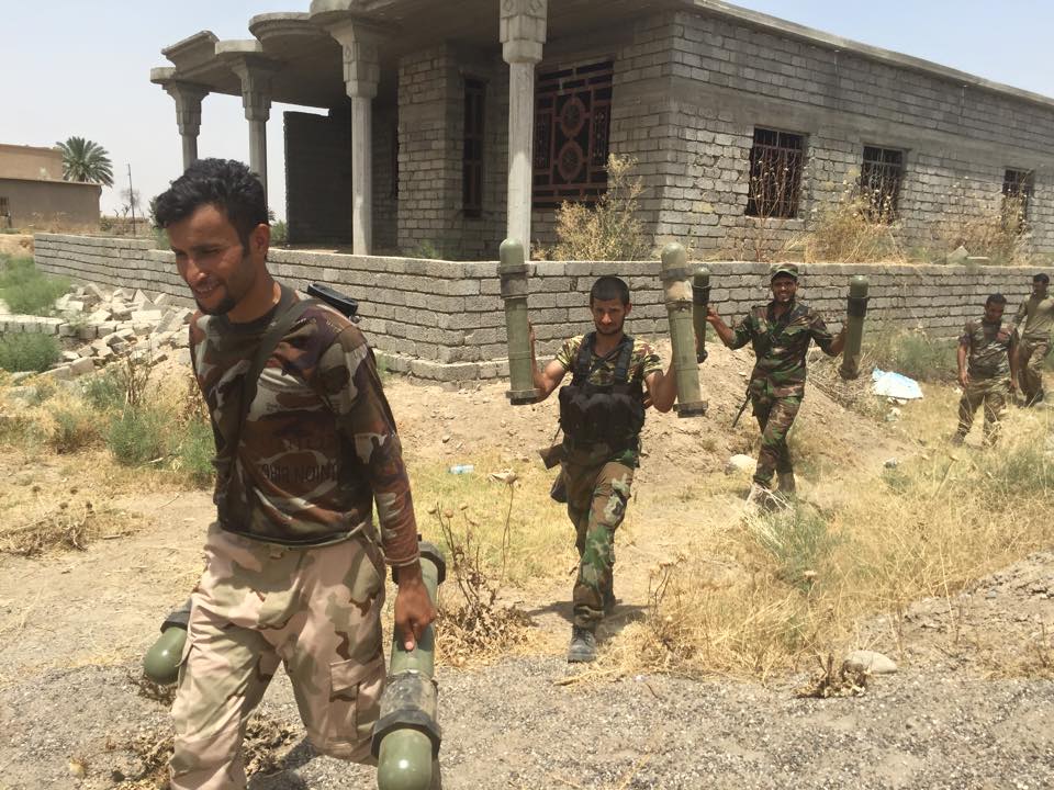 بالصور :لواء علي الاكبر يعثر على كدس صواريخ حرارية امريكية الصنع في بيجي