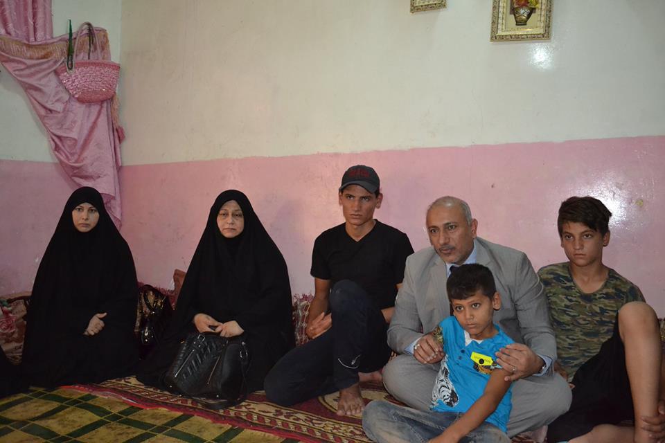 كربلاء تمنح 12 عائلة من شهداء الحشد الشعبي 10 مليون دينار لكل عائلة وتصف حالتهم بالماساوية+صور