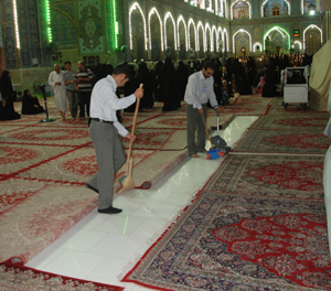 العتبة الحسينية المقدسة :مستمرون باعمال تنظيف الحرم والصحن الشريف بشكل يومي ومستمر