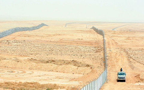 العثور على (12) فتحة في خندق الفاصل بين العراق والسعودية لدخول السيارات المفخخة