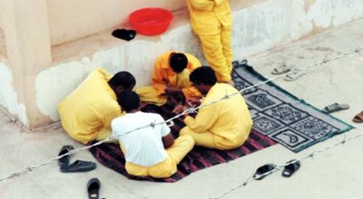 سجن "بادوش".. سوق "مزدهرة" تجارها حراس وزبائنها نزلاء.. والنتيجة: 750 هاتفا ومسدسان وقنبلتان