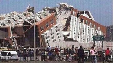 انباء عن انهيار مبنى دارالسينما التي يراد فيها عرض الفلم المسيء للاسلام