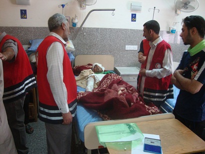 جمعية الهلال الاحمر العراقي توزع إعانات مالية على جرحى تفجير كربلاء