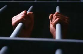 مصري بالمعتقلات السعودية يهدد بالانتحار والقنصلية تتدخل