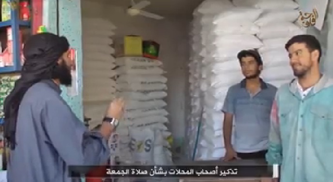 بالفيديو: شاهد كيف يتحكم سعودي تابع لتنظيم داعش في الفلوجة