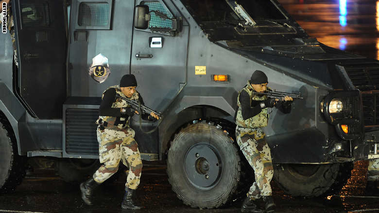 السعودية: إطلاق نار "كثيف" على دوريات للأمن بالقطيف أدى لحريق بأنبوب نفط