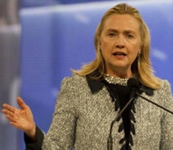 كلينتون تحذِّر من إمكانية اندلاع حرب أهلية في سورية