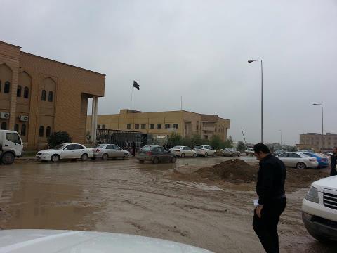 جامعة كربلاء بعد المطر