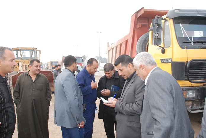بلدية كربلاء ترفع 2142 طن انقاض من احياء البناء الجاهز والنصر والصحفيين(مصور)