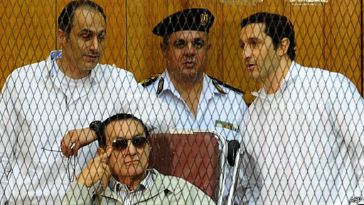 مصر: براءة أحمد شفيق ونجلي مبارك من تهم فساد في قضية " أرض الطيارين"