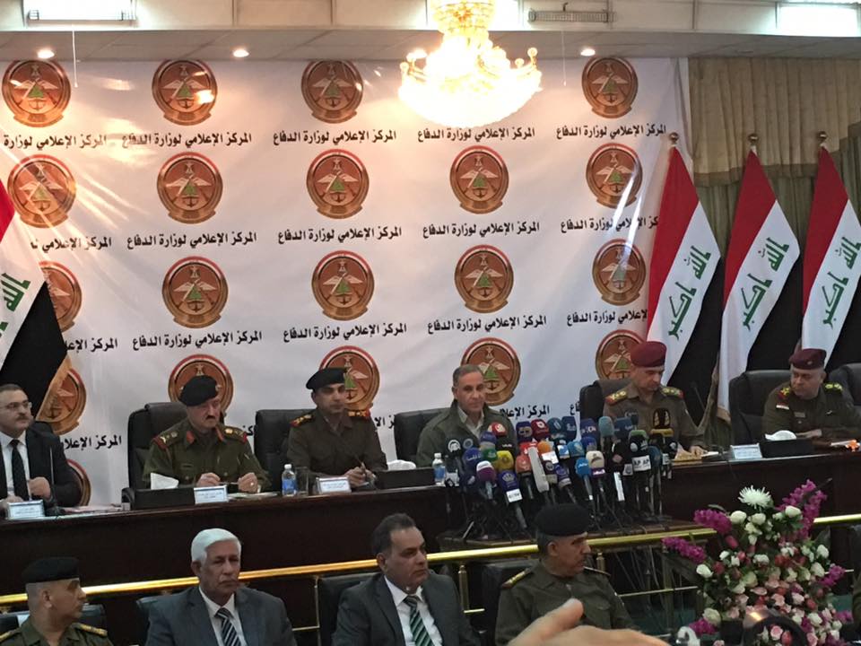 وزير الدفاع يعلن تشكيل لجنة للتحقيق بحادثة قصف الجنود ويؤكد ان عدد الشهداء 9