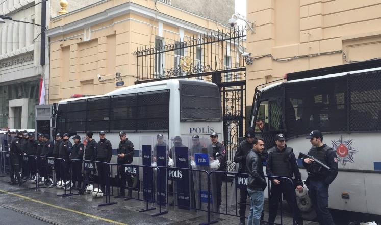 هجوم مسلح يستهدف السفير الروسي بتركيا