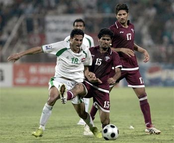 مسؤول رياضي: خسارة المنتخب سببها تناول اللاعبين لغذاء غريب وخضوعهم لتجارب عن طريق الدم