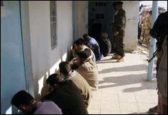 القوات العراقية تعتقل 51 ارهابيا من تنظيم القاعدة في كركوك باسناد جوي عراقي