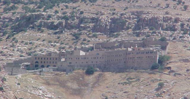 "داعش" يدمر أقدم الأديرة في العراق