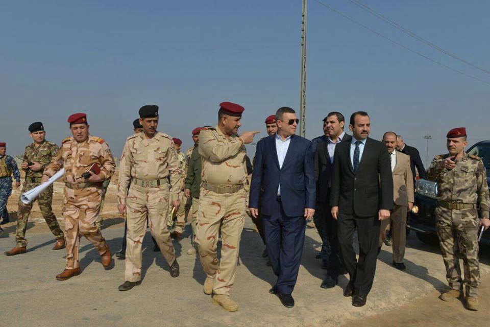 محافظ كربلاء والقادة الأمنيين يتفقدون القطعات العسكرية غرب كربلاء