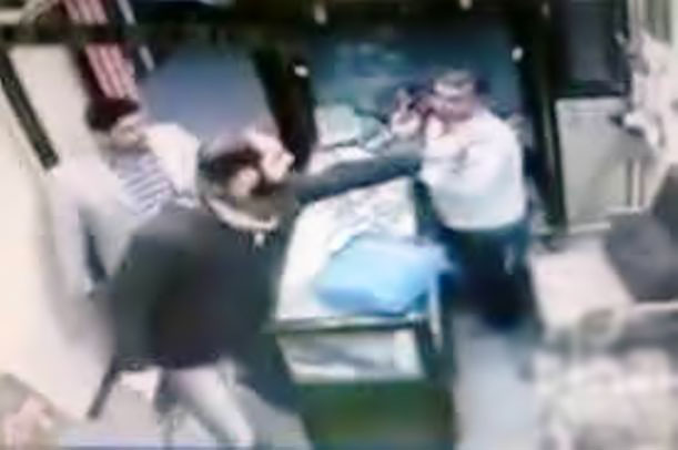 الكاميرات اوقعت بالمجرمين..تفاصيل حادثة السطو المسلح في حي المعلمين بكربلاء وعملية القاء القبض على العصابة