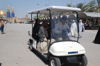 خدمات نقل مجانية تقدمها العتبة الحسينية المقدسة  إلى الزائرين داخل المدينة  القديمة ومابين الحرمين