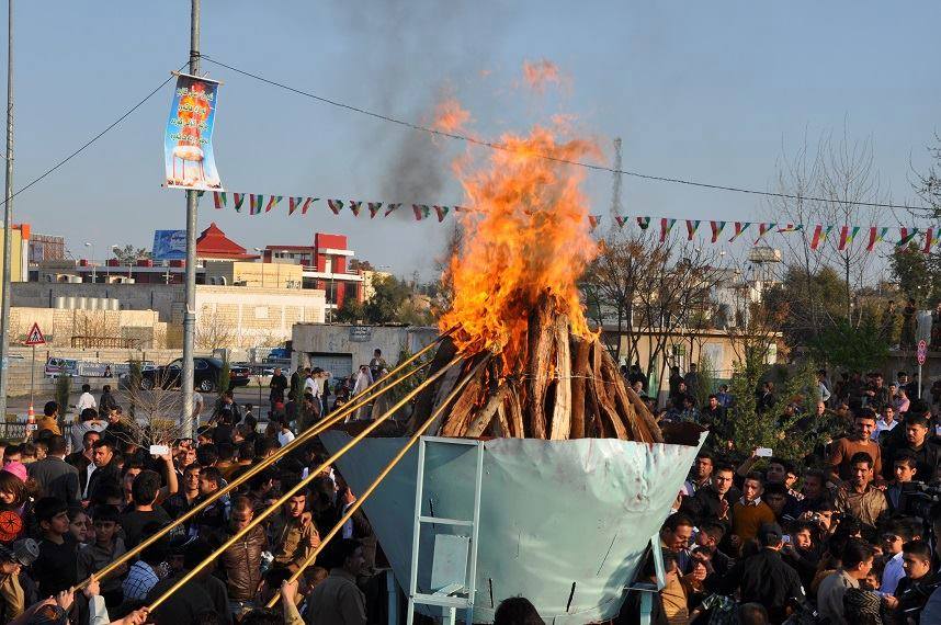 بالصور :مراسيم احتفال اعياد نوروز في كردستان وكركوك والرئيس الطلباني يسلم على العراقيين بالمناسبة